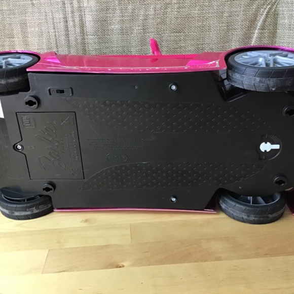 2011 Barbie Corvette and Doll - Picture 13 of 16